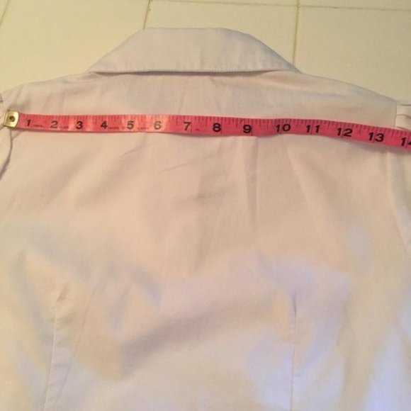 White Button Gathered Front Wing Tip Collar - Picture 13 of 13